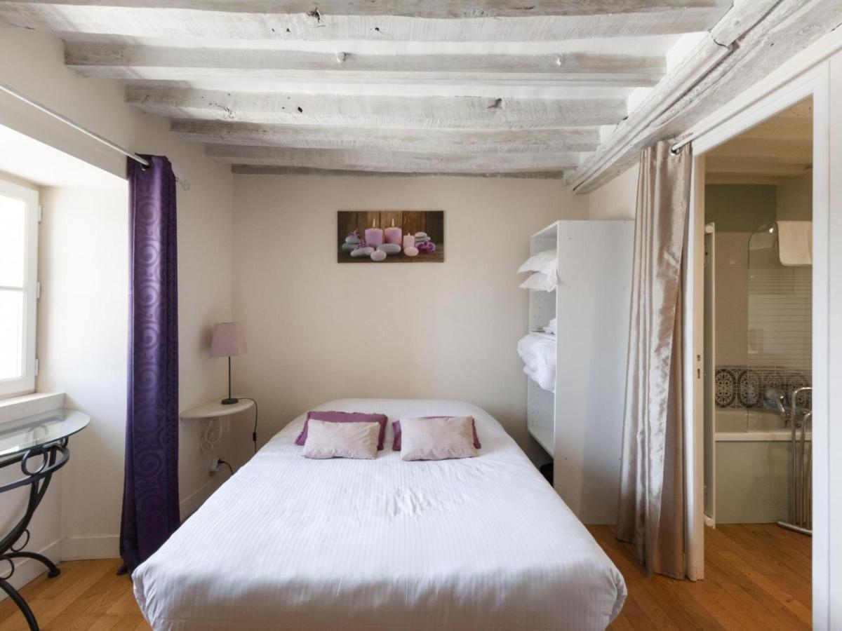 Heritage Apartment In Bayeux Near Museum Of Art Room photo
