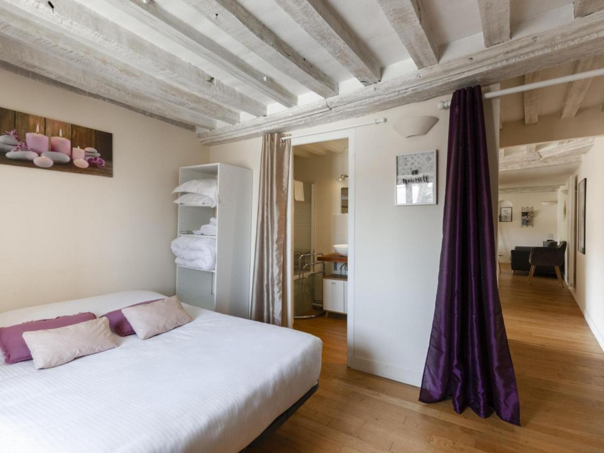 Heritage Apartment In Bayeux Near Museum Of Art Room photo